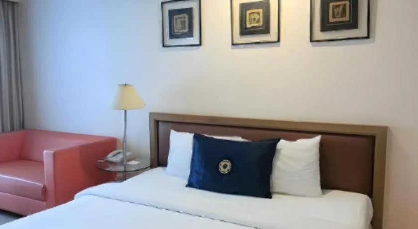 Bed in Best Comfort Bangkok Hotel