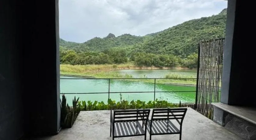 Avartarn Miracles Hotel