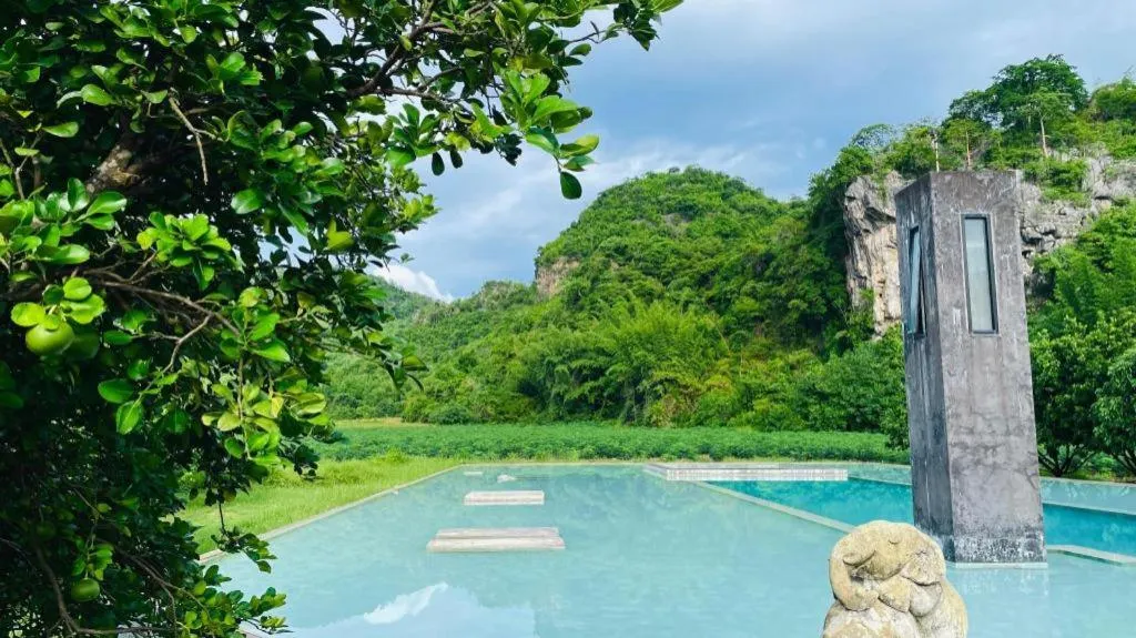 Avartarn Miracles Hotel