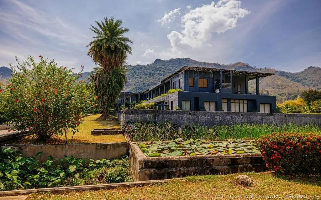 Avartarn Miracles Hotel