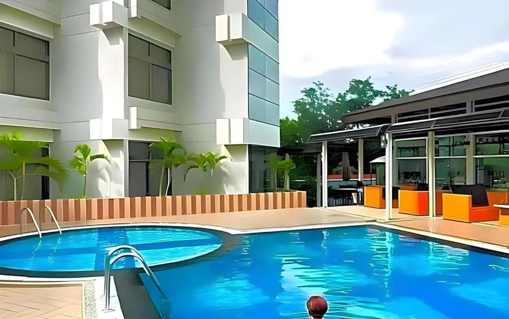 Horison Ultima Makassar