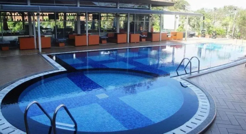 Horison Ultima Makassar