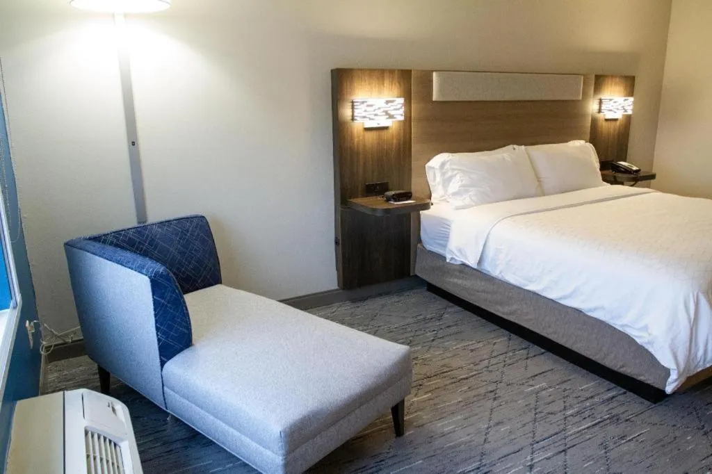 Bed in Holiday Inn Express O'Neill By IHG