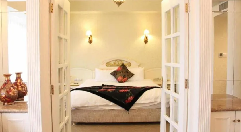 Bed in NanYing Hotel Shanghai