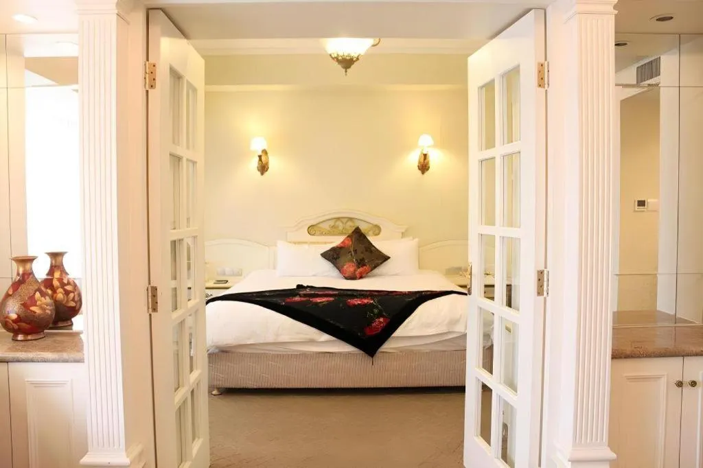 Bed in NanYing Hotel Shanghai