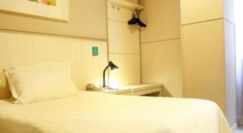 Bed in Jinjiang Inn Shenzhen Airport