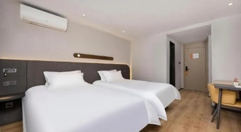 Bed in Jinjiang Inn Shenzhen Airport