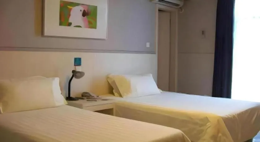Bed in Jinjiang Inn Shenzhen Airport