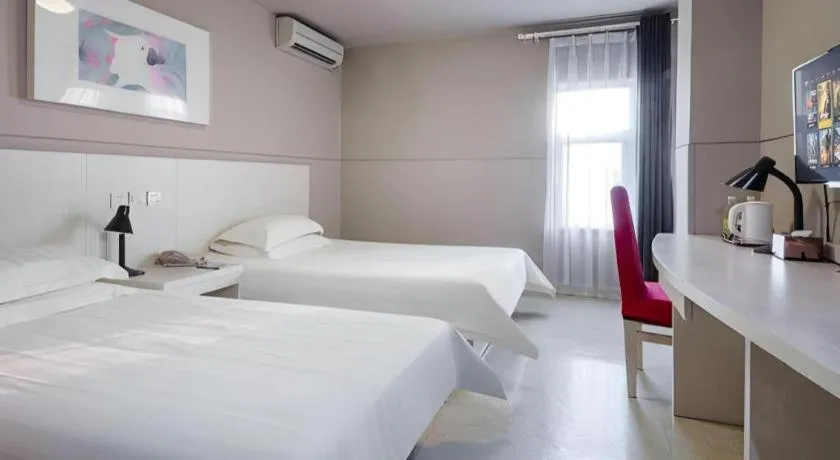 Bed in Jinjiang Inn Shenzhen Airport