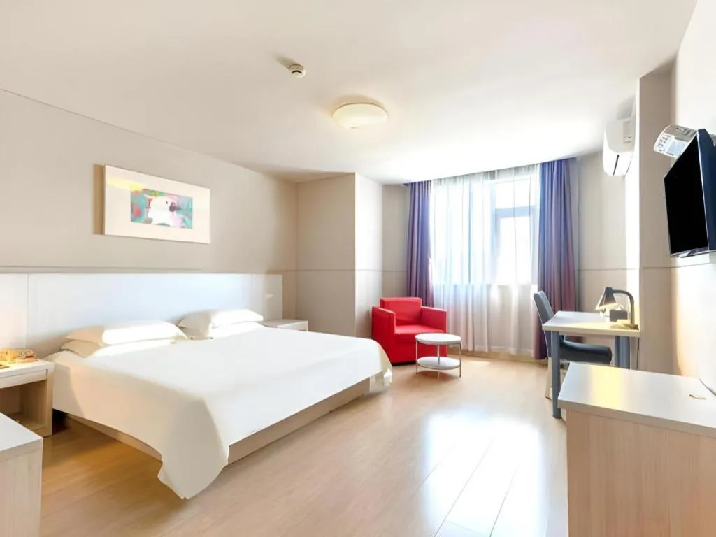 Bed in Jinjiang Inn Zhuhai Xiangzhou Qinglv Middle Road Theater