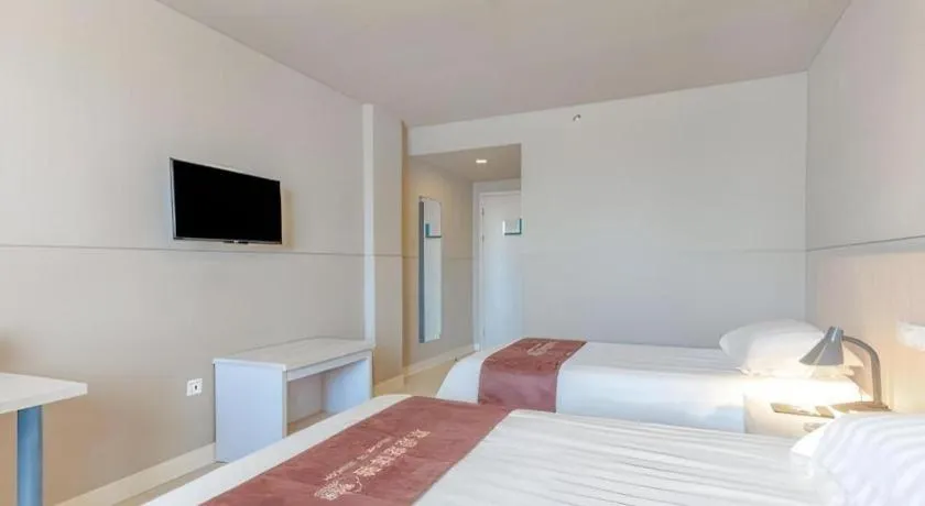 Bed in Jinjiang Inn Zhuhai Xiangzhou Qinglv Middle Road Theater