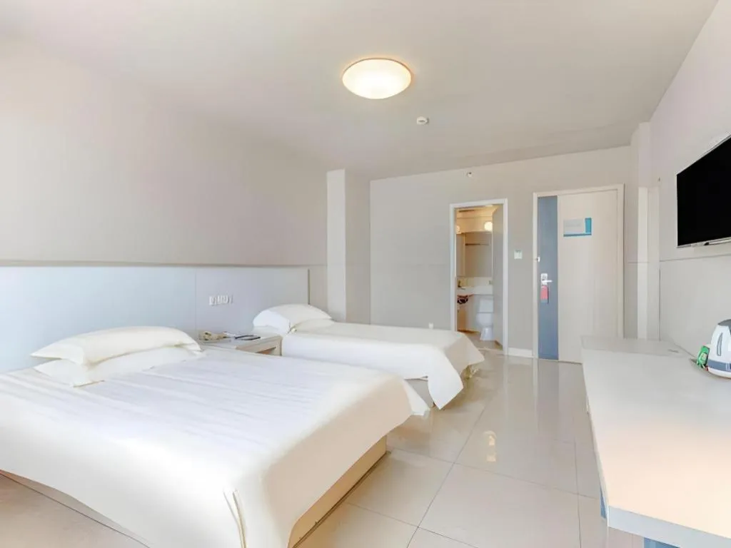 Bed in Jinjiang Inn Zhuhai Xiangzhou Qinglv Middle Road Theater