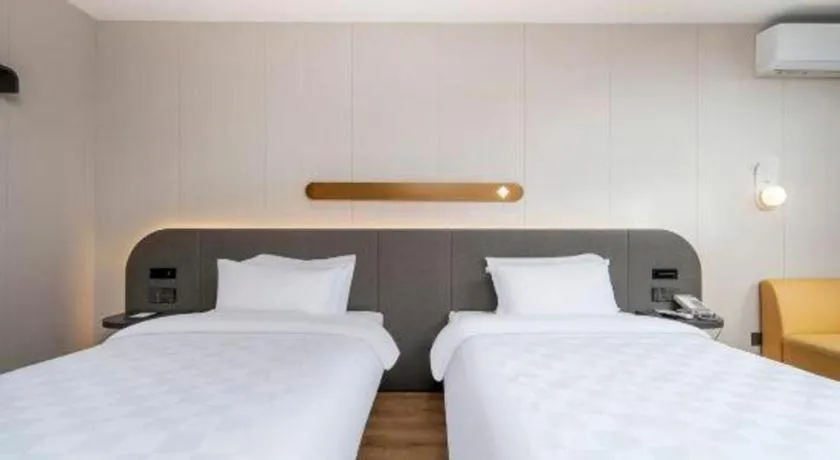 Bed in Jinjiang Inn Zhuhai Xiangzhou Qinglv Middle Road Theater