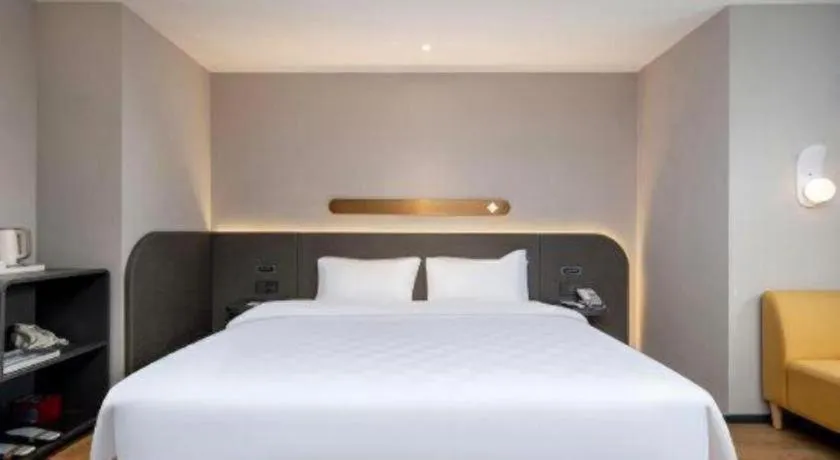 Bed in Jinjiang Inn Zhuhai Xiangzhou Qinglv Middle Road Theater