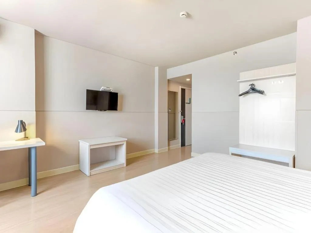 Bed in Jinjiang Inn Zhuhai Xiangzhou Qinglv Middle Road Theater