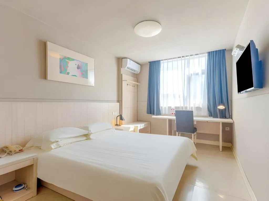 Bed in Jinjiang Inn Zhuhai Xiangzhou Qinglv Middle Road Theater