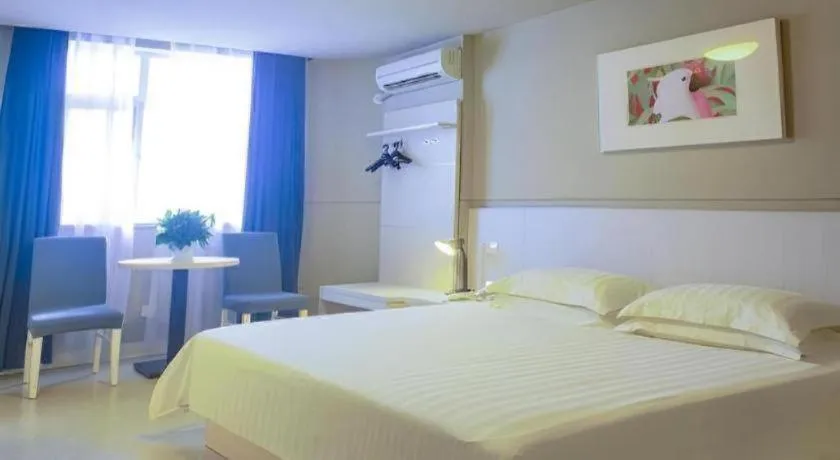 Bed in Jinjiang Inn Zhuhai Xiangzhou Qinglv Middle Road Theater