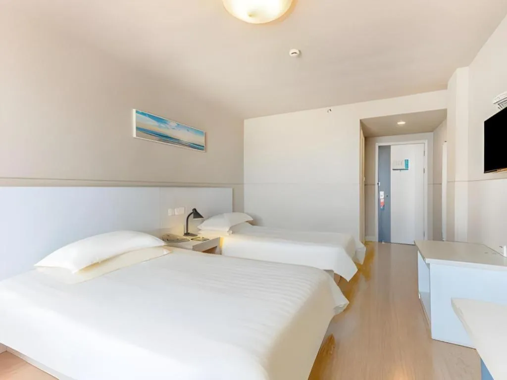 Bed in Jinjiang Inn Zhuhai Xiangzhou Qinglv Middle Road Theater