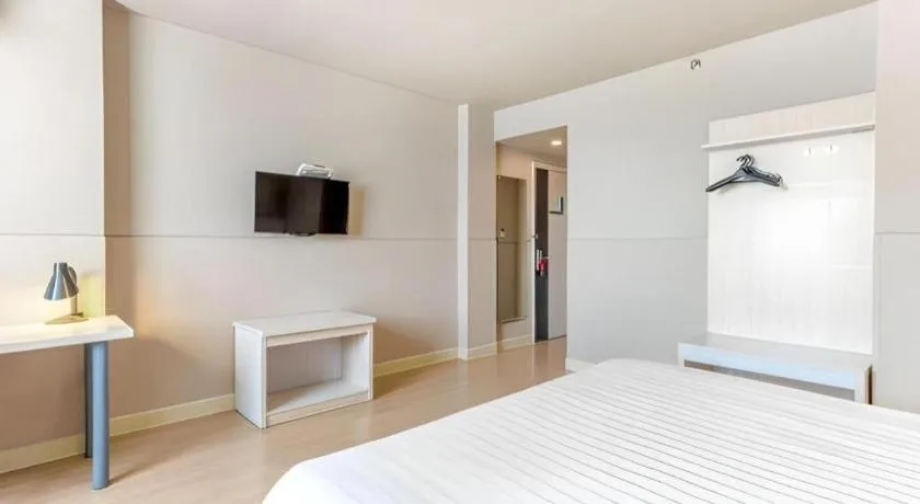 Bed in Jinjiang Inn Zhuhai Xiangzhou Qinglv Middle Road Theater