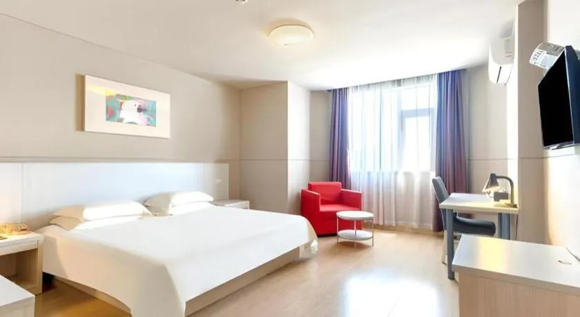 Bed in Jinjiang Inn Zhuhai Xiangzhou Qinglv Middle Road Theater