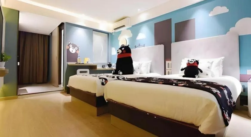 Bed in JinJiang Inn Chendu Taikoo Li Dongfeng Bridge