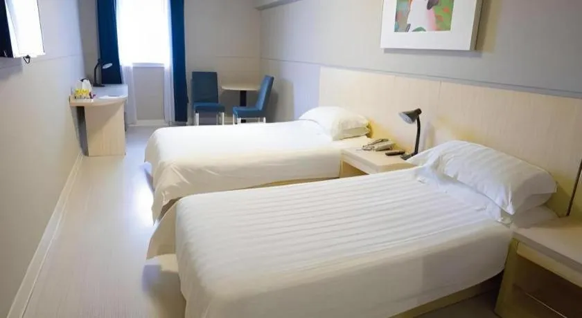 Bed in Jinjiang Inn Shanghai Lujiazui