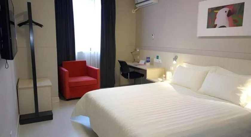 Bed in Jinjiang Inn Shanghai Lujiazui