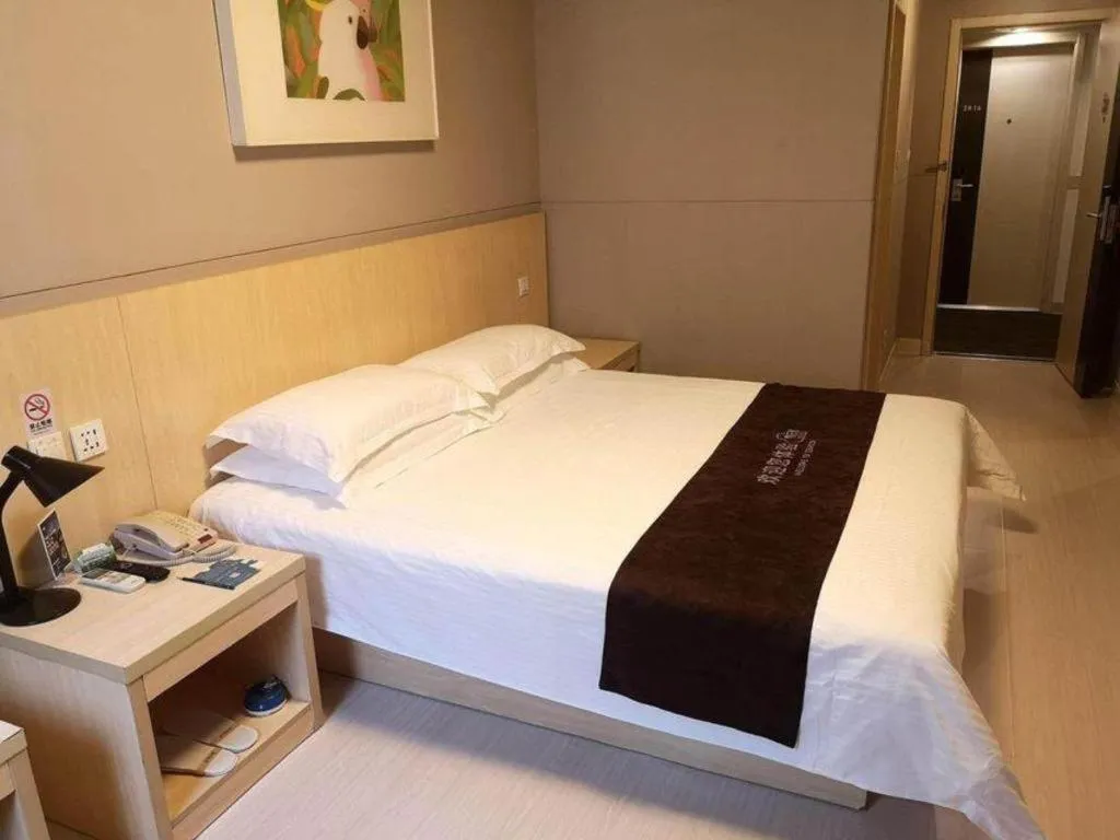 Bed in Jinjiang Inn Shanghai Lujiazui