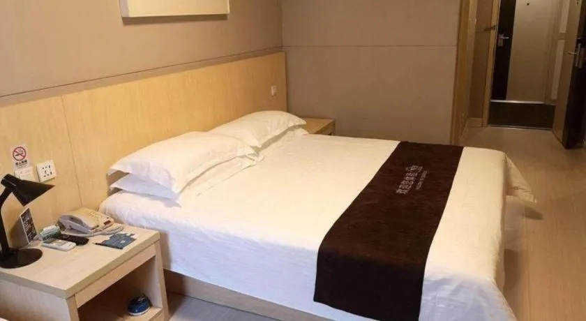 Bed in Jinjiang Inn Shanghai Lujiazui