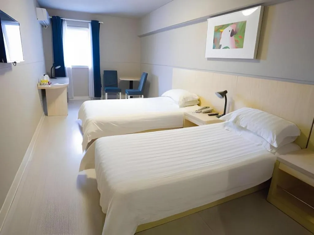 Bed in Jinjiang Inn Shanghai Lujiazui