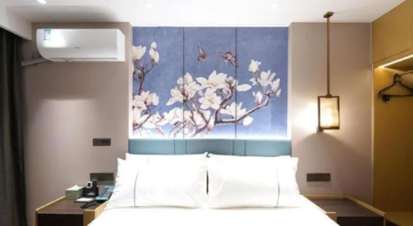 Bed in Jinjiang Inn Shanghai Lujiazui