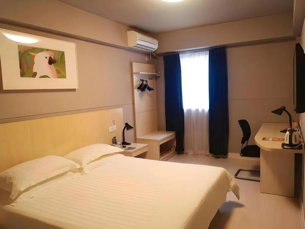 Bed in Jinjiang Inn Shanghai Lujiazui