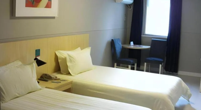 Bed in Jinjiang Inn Shanghai Lujiazui