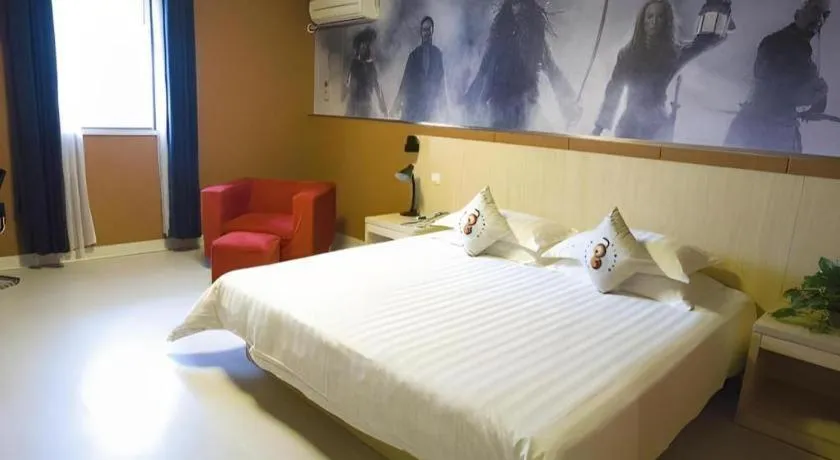Bed in Jinjiang Inn Shanghai Lujiazui