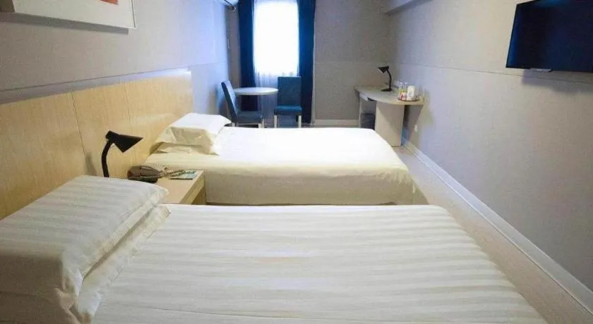 Bed in Jinjiang Inn Shanghai Lujiazui