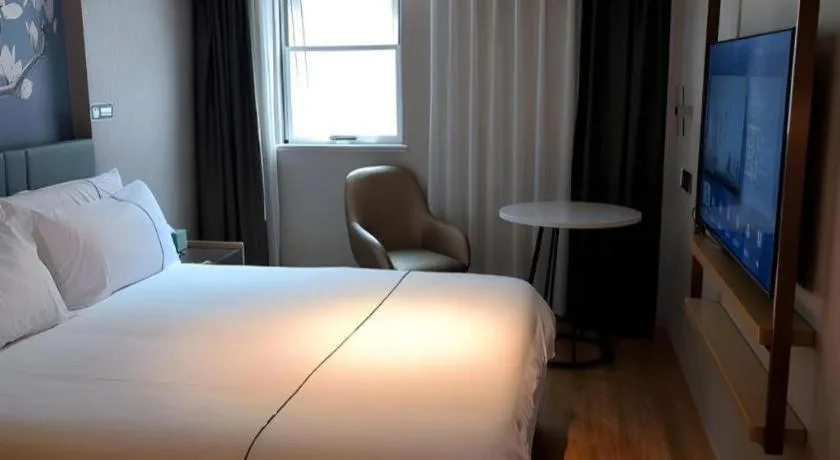 Bed in Jinjiang Inn Shanghai Lujiazui