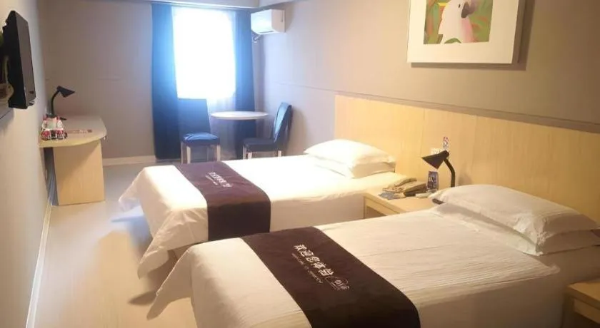 Bed in Jinjiang Inn Shanghai Lujiazui
