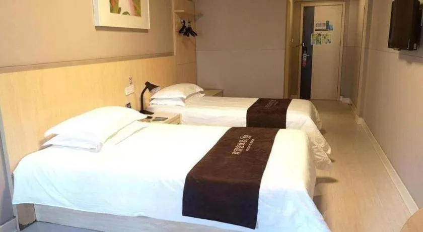 Bed in Jinjiang Inn Shanghai Lujiazui