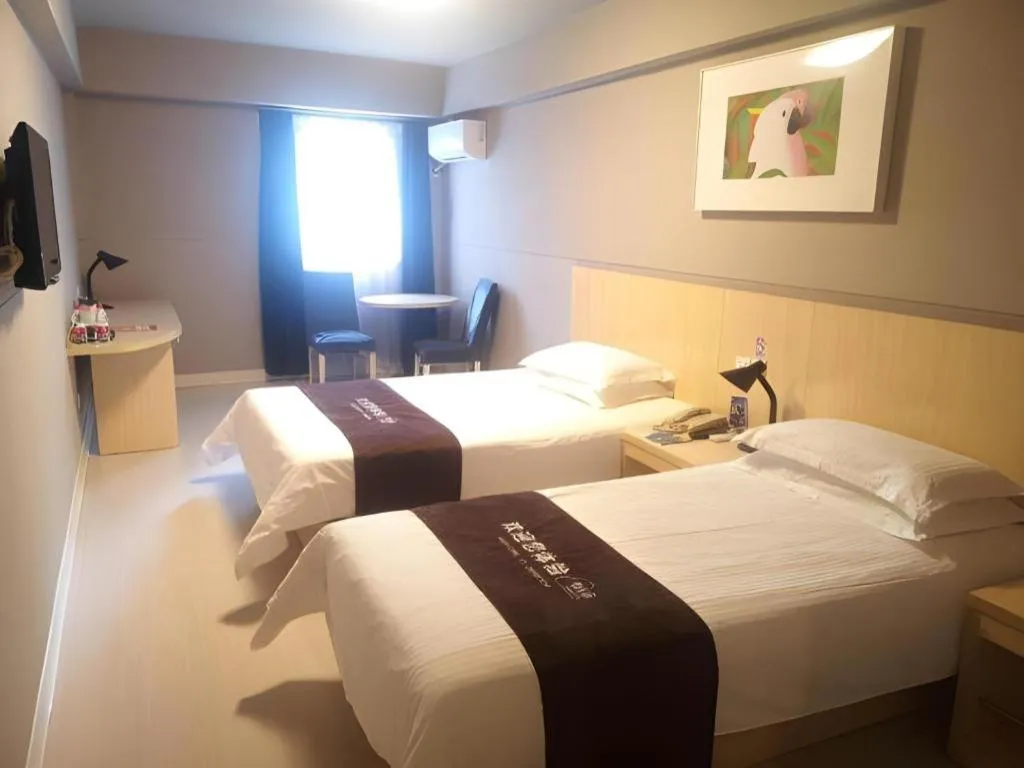 Bed in Jinjiang Inn Shanghai Lujiazui