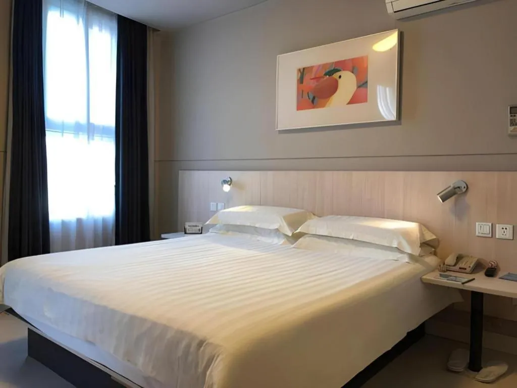 Bed in Jinjiang Inn Shanghai Expo Park Pusan Rd