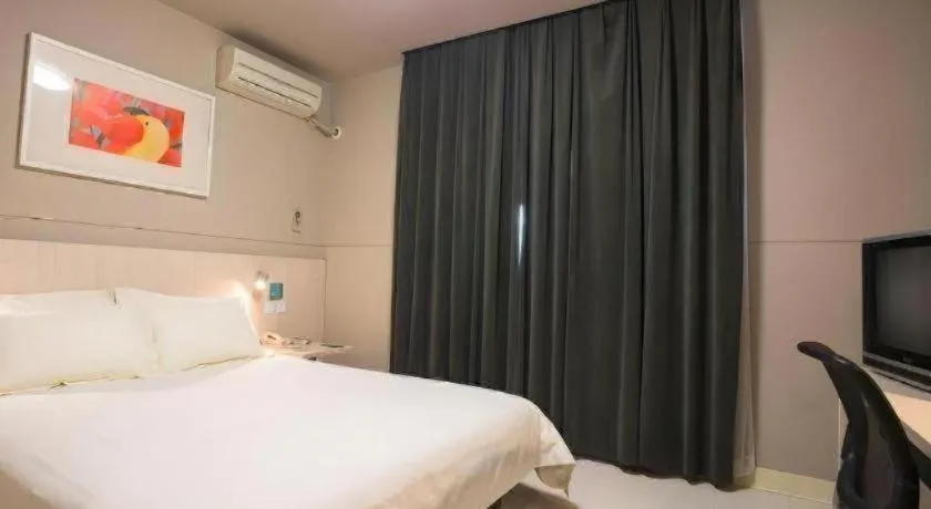 Bed in Jinjiang Inn Shenyang North Station