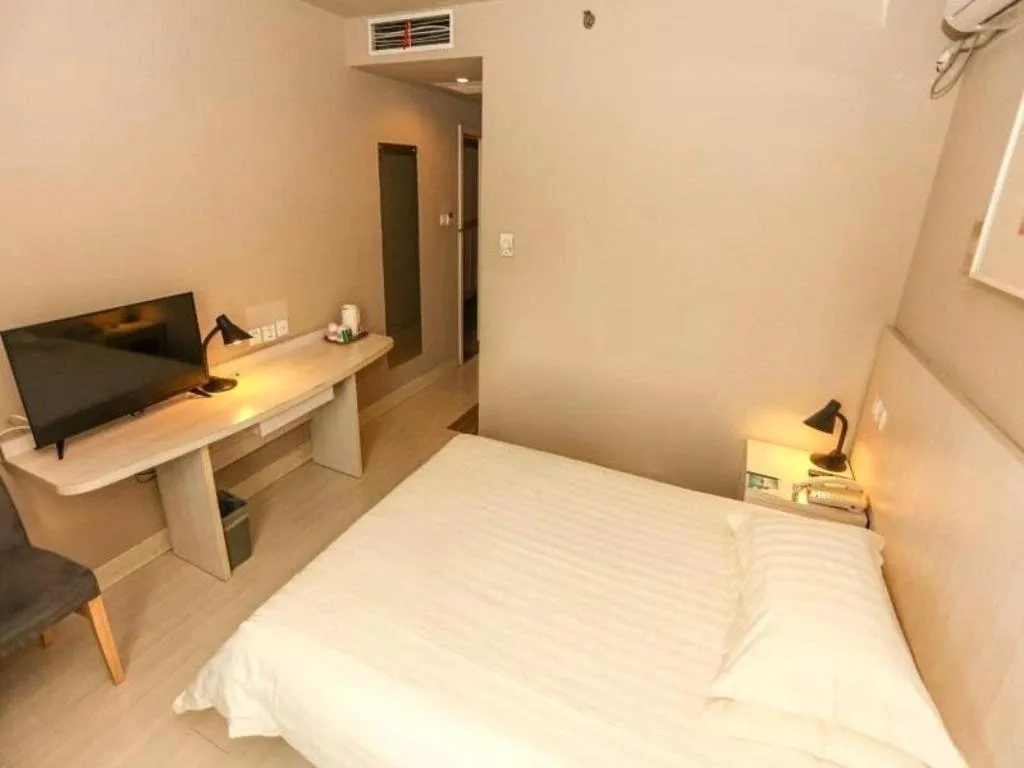 Bed in Jinjiang Inn Shenyang North Station