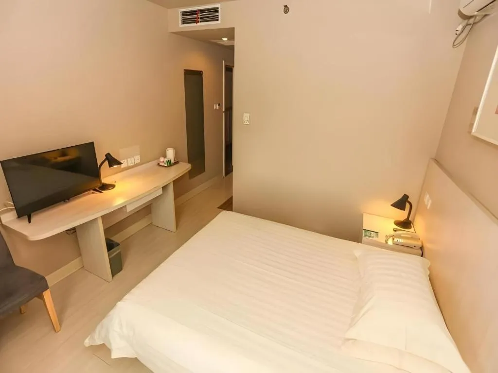 Bed in Jinjiang Inn Shenyang North Station