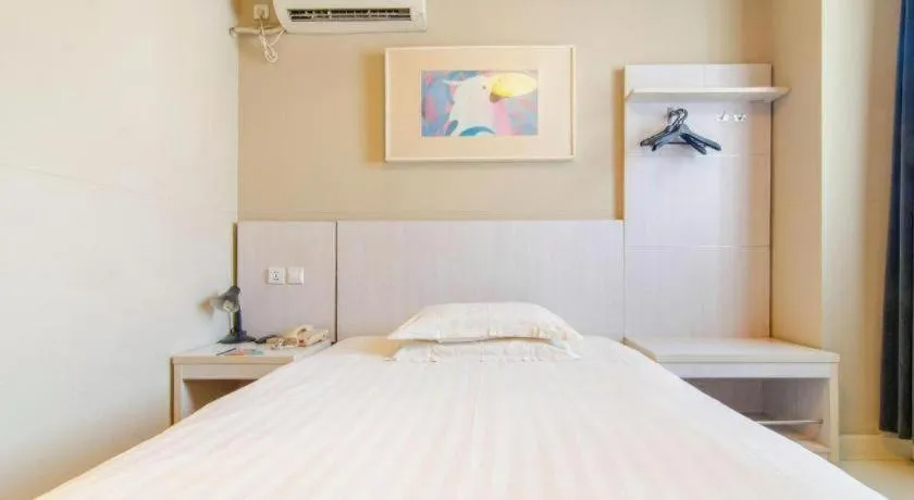 Bed in Jinjiang Inn Shenyang North Station