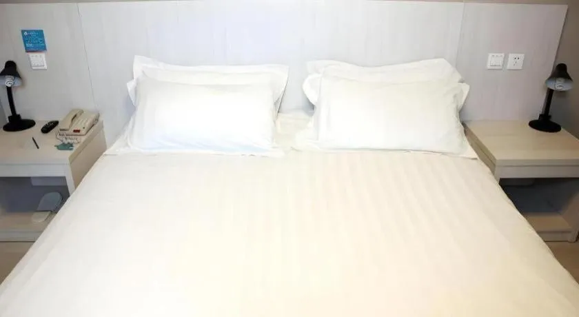 Bed in Jinjiang Inn Shenyang North Station