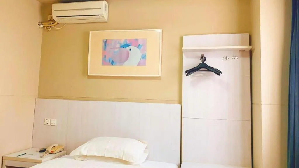 Bed in Jinjiang Inn Shenyang North Station