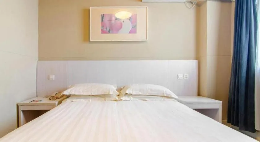 Bed in Jinjiang Inn Shenyang North Station