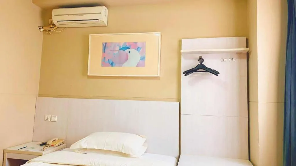 Bed in Jinjiang Inn Shenyang North Station