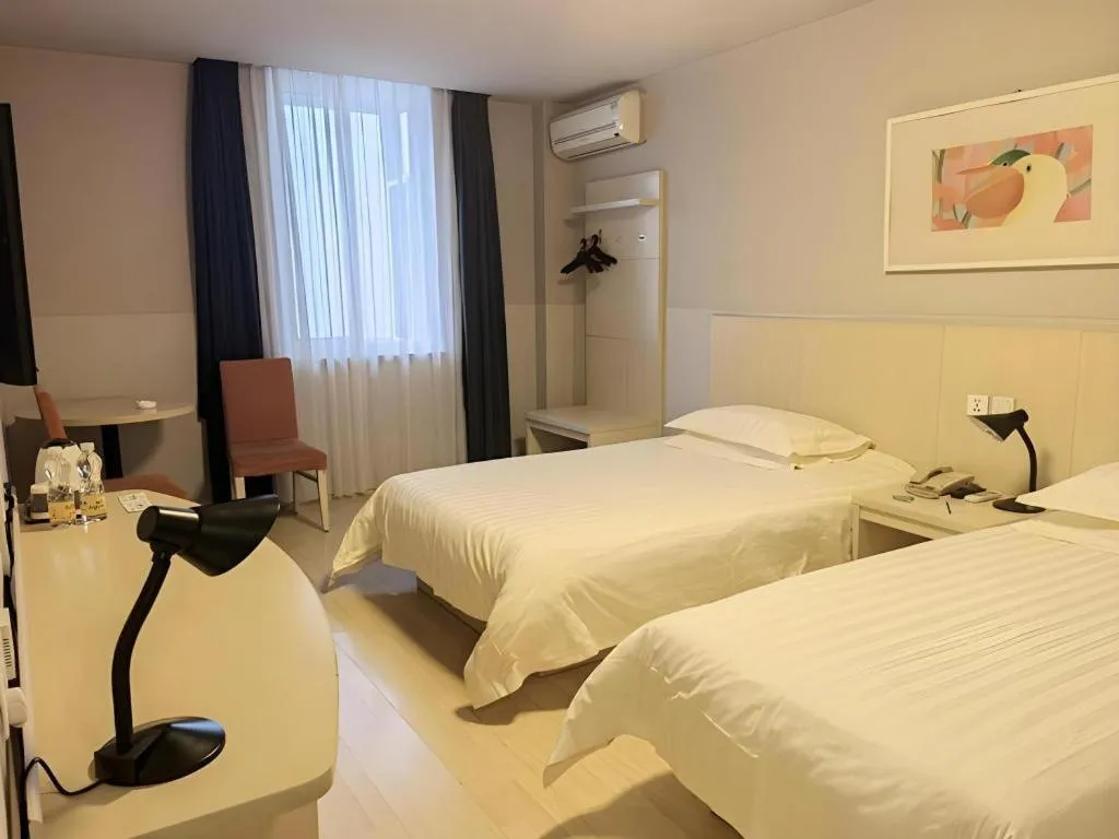 Bed in Jinjiang Inn Shenyang Northeastern University