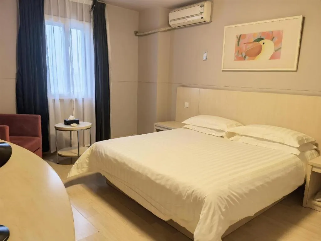 Bed in Jinjiang Inn Shenyang Northeastern University